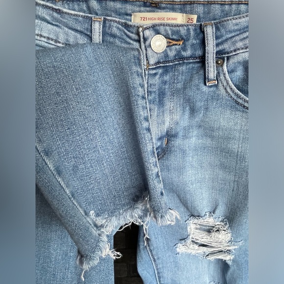 Woman’s Levi Strauss Jeans Size 25 (equivalent to size 0) - Picture 3 of 7